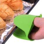 Silicone Heat-Resistant Clips – Non-Slip Pot & Bowl Holder (Pair)